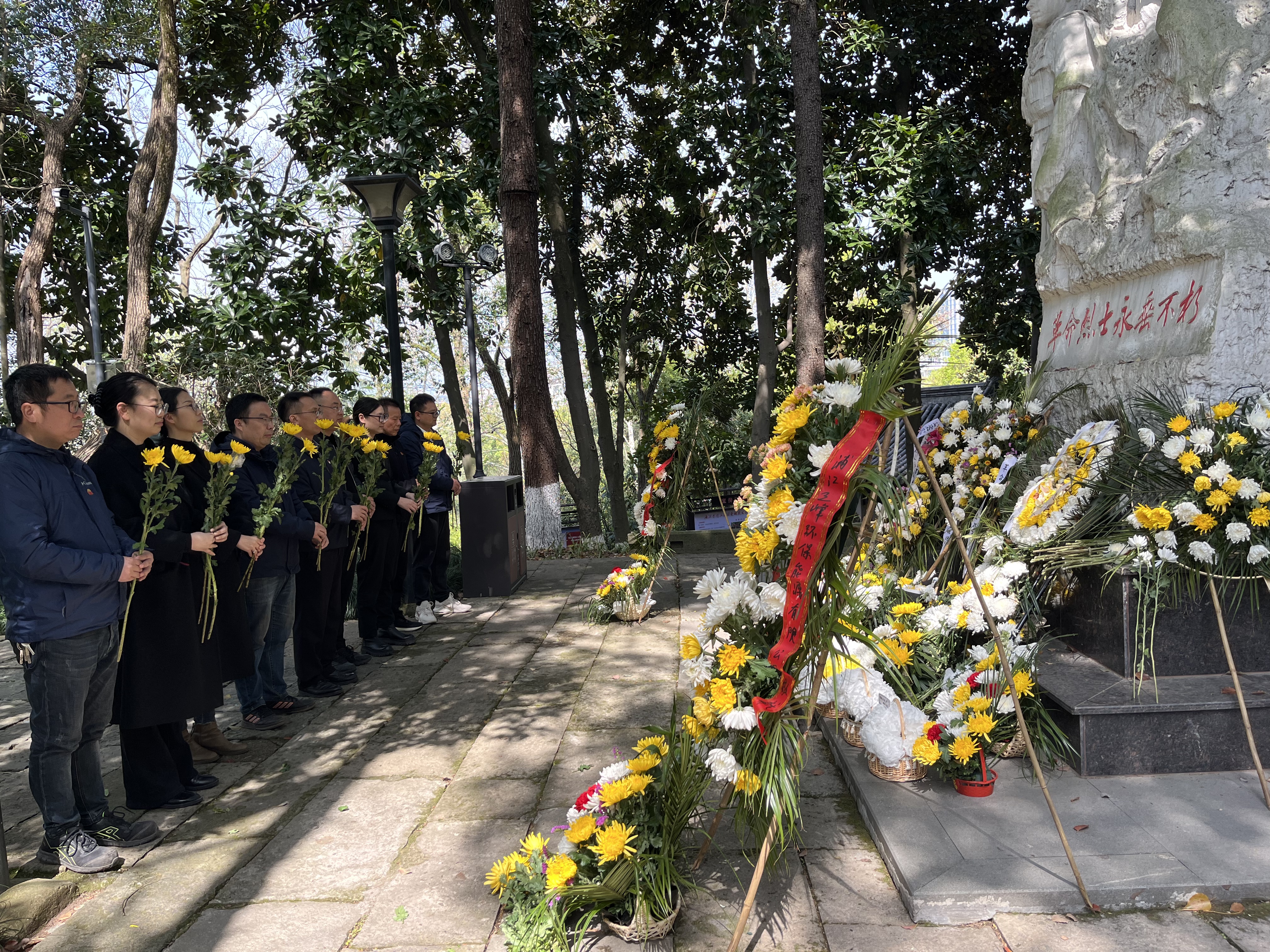 默哀1.jpg 默哀1.jpg